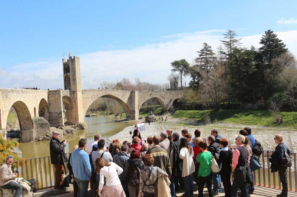 imatge de  Learn about the history of Besalú!